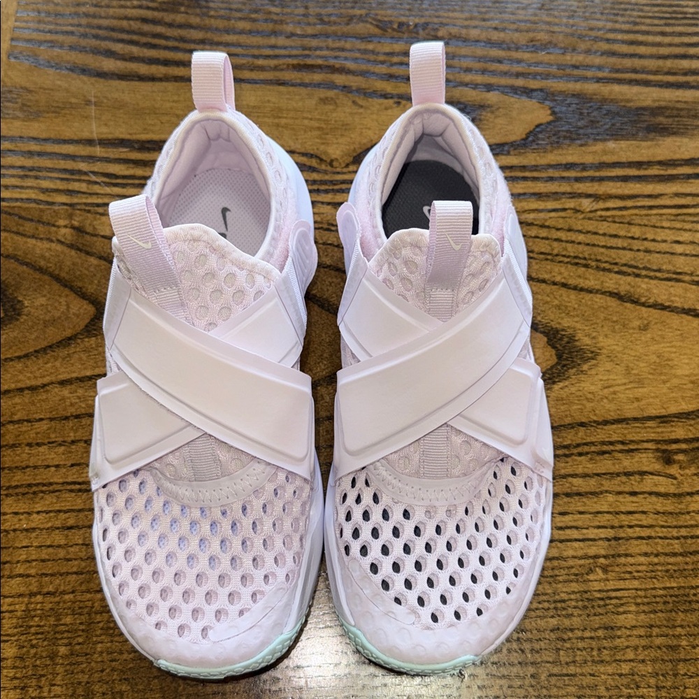 NIB Girls Nike Flex Advance BR